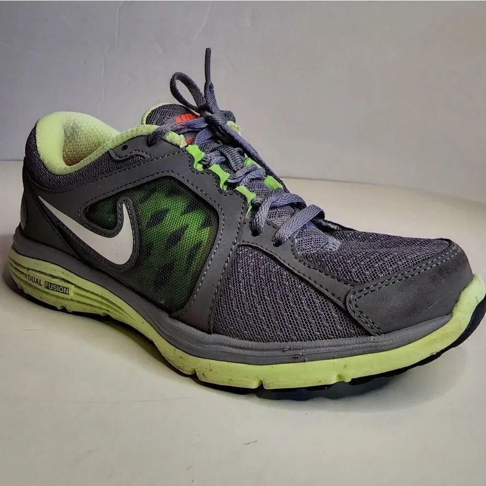 Nike dual fusion athletic sneaker shoes gray and green 525752-005 women's sz 8.5